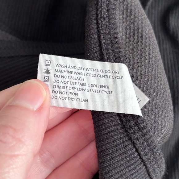 Yogalicious Heavenly Rib Stacy Crop Tank Top Black XS - Picture 3 of 4